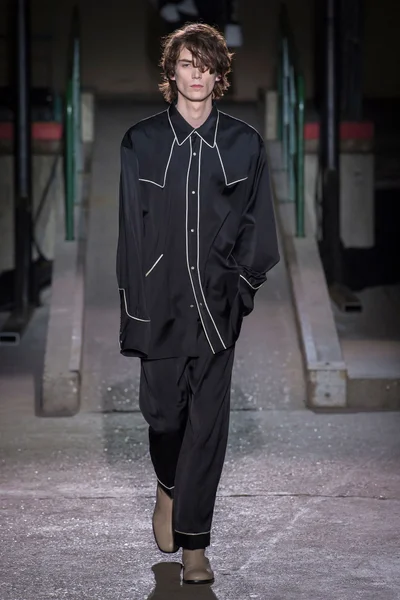 Look 50